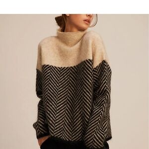 Chevron Patterned Cream and Black Sweater